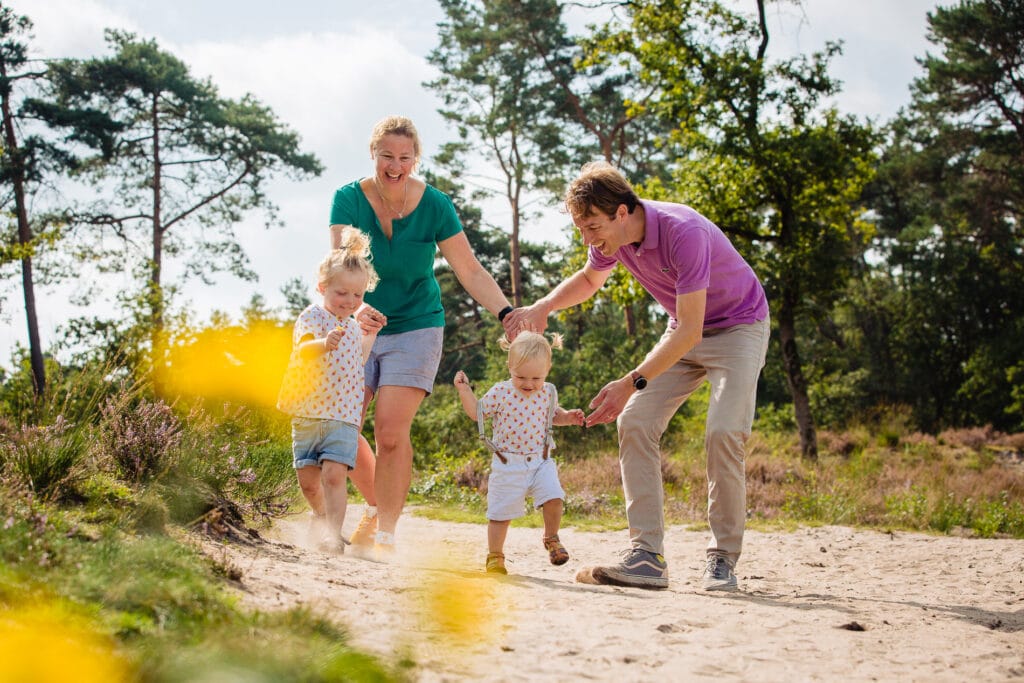 Martine van der Voort familiefotograaf Weesp familiereportage in de natuur